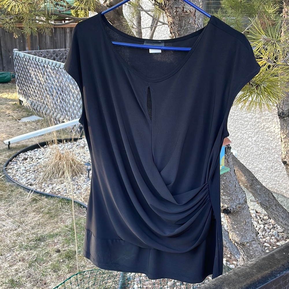 Women’s Short Sleeve Top ⭐️SALE 3/$20⭐️